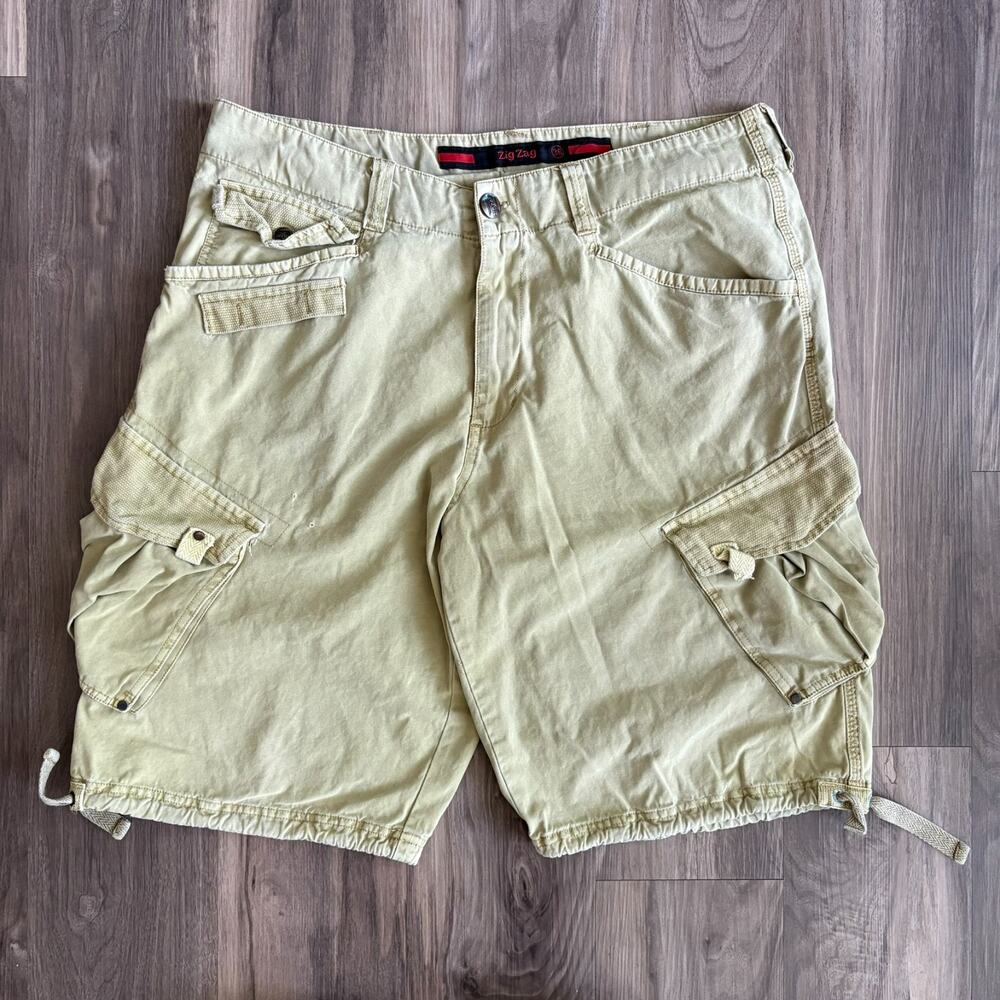 Vintage Y2K Baggy Cargo Shorts Men's Size 36 Tan Khaki Baggy Pockets Zig Zag